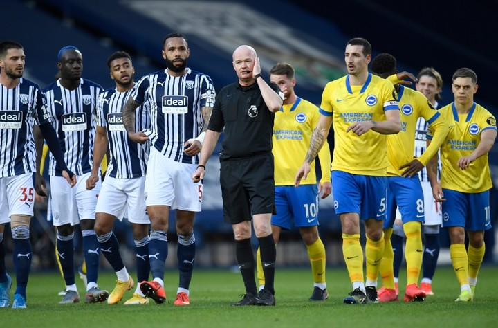 Vypočula fanúšikov. Premier League zverejní konzultácie rozhodcov s VAR-om